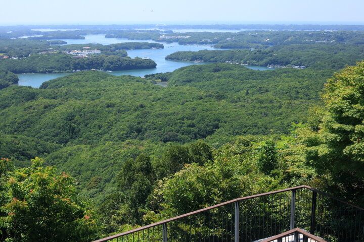 空と海と島々が織り成す英虞湾の絶景が目の前に。横山展望台＆天空カフェテラス
