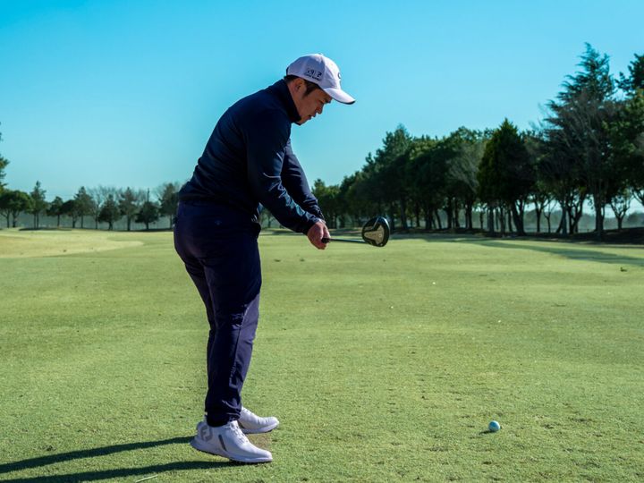 知っていると得するFWの裏ワザはコレ！片手アドレスを試してみて