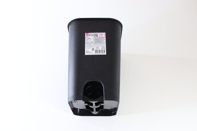 ダイソーのセットしやすいロールゴミ袋用ゴミ箱のパッケージ