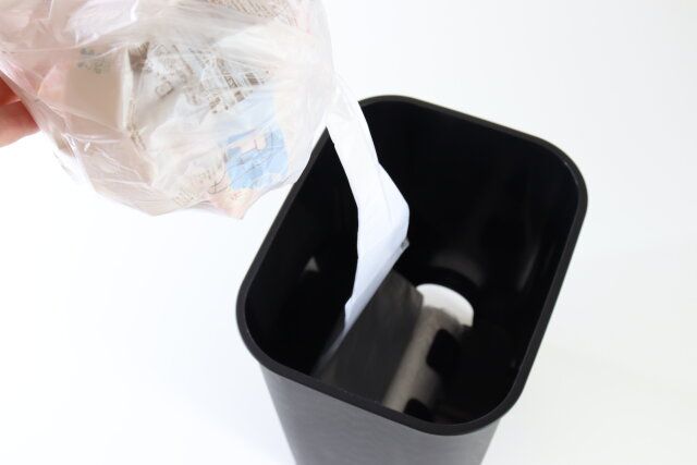 ダイソーのストレスフリーなセットしやすいロールゴミ袋用ゴミ箱