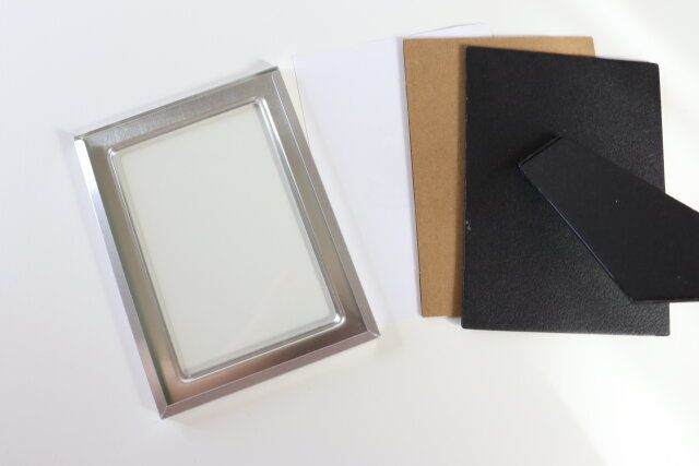 ダイソー フォトフレーム、角（ドナルド＆デイジー）DC8 素材