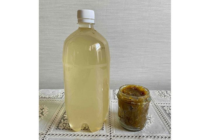 ▲完成した梅シロップ（左）と梅ジャム（右）。