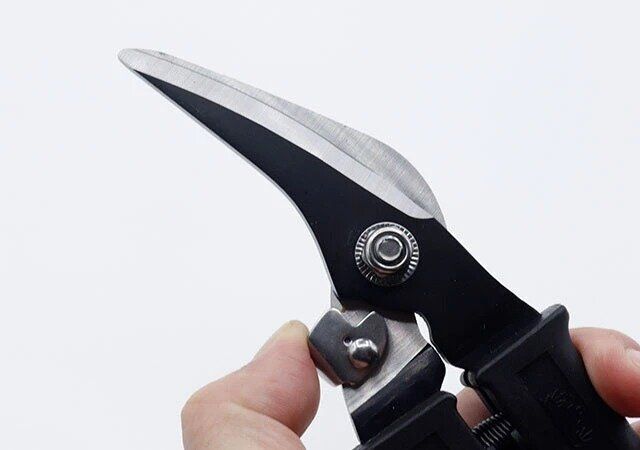 ダイソーの万能ハサミ3