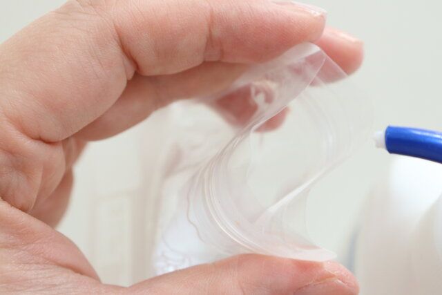 セリア 使い切りできる詰め替えパウチ 10mL 8枚入 詰め替え方