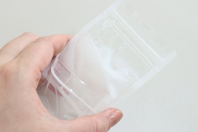 セリア 使い切りできる詰め替えパウチ 10mL 8枚入 持ち運び