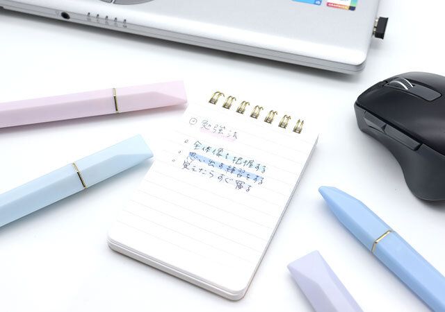 ダイソーの目の保養になるマーカーペン（CHM、角型、ブルー、2本）とマーカーペン（CHM、角型、ピンク＆パープル、2本）