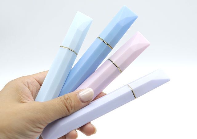 ダイソーの可愛いマーカーペン（CHM、角型、ブルー、2本）とマーカーペン（CHM、角型、ピンク＆パープル、2本）