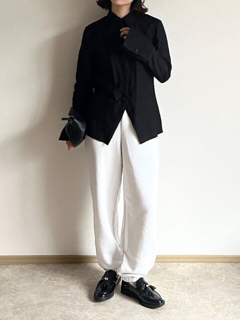 style③シャツ合わせで端正さとラフさを両立