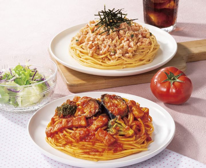 暑い時期でも食欲そそる、夏野菜を使ったパスタが登場～「ゴロっと茄子とベーコンの完熟トマトパスタ」「九州産ゆず香る たらこパスタ」