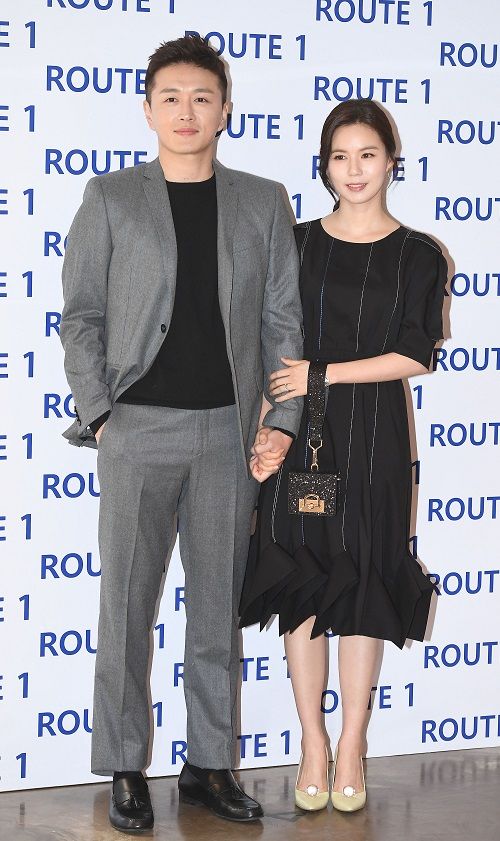 チン・テヒョン（左）とパク・シウン