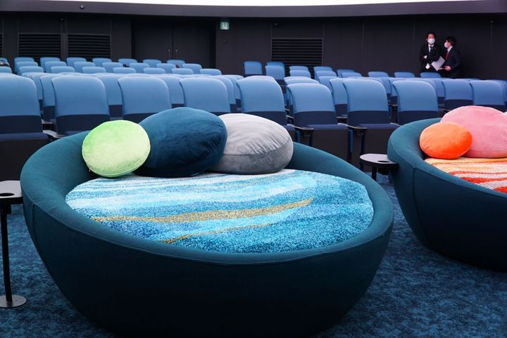 ドーム前方に位置する4席のプラネットシート