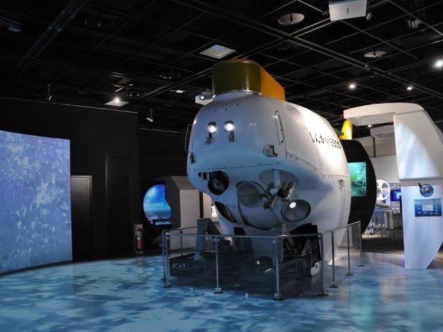 「しんかい6500」実物大の分解型展示