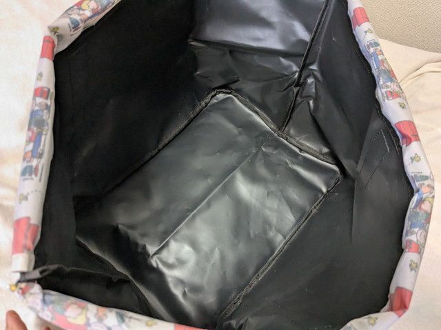 スヌーピーレジカゴサイズトートバッグ中