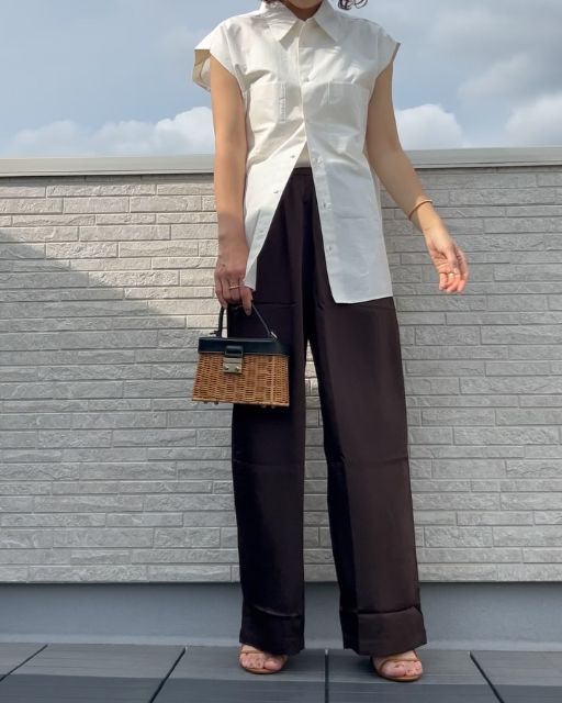 UNIQLOのサテンイージーパンツを着たコーデ