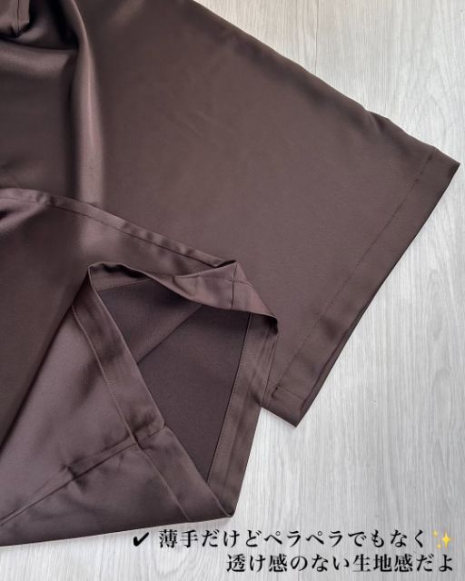 UNIQLOのサテンイージーパンツの生地感