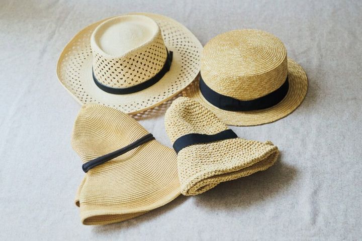 うだるような暑さのなかでも風を感じられる軽やかなアイテムが気分。