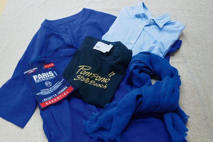 「視覚から涼を感じたくて、夏は青に注目しています」。