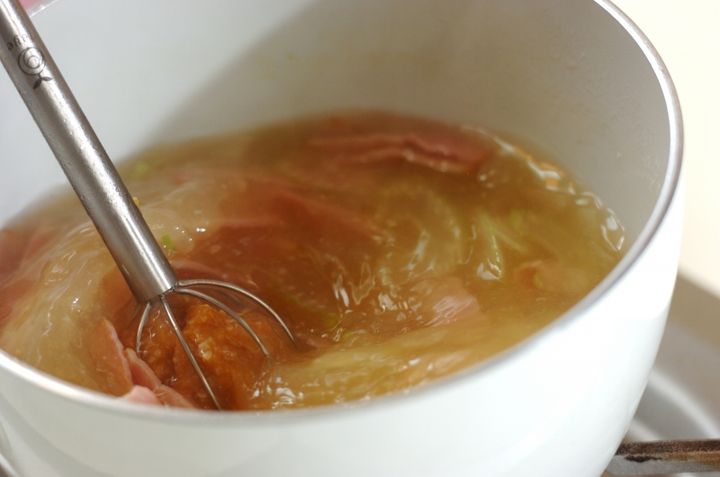 セロリとベーコンのみそ汁の作り方1