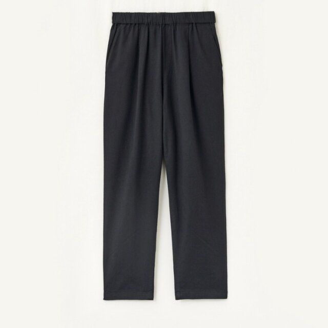 しまむらのタックテーパードパンツ