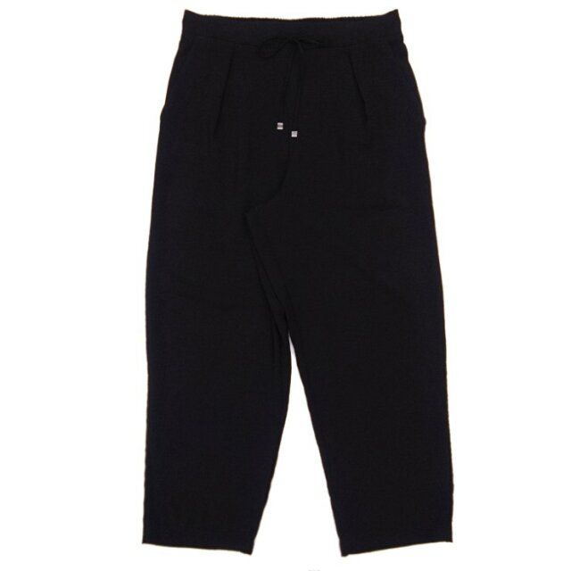 しまむらのとろみウェーブテーパードパンツ