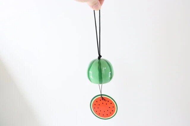 ダイソーの陶器風鈴（フルーツ）1