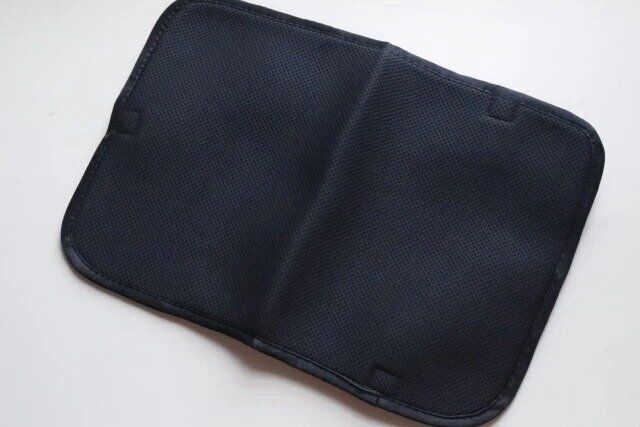 ダイソーのリュックサックパッド（ブラック、保冷剤ポケット付）1