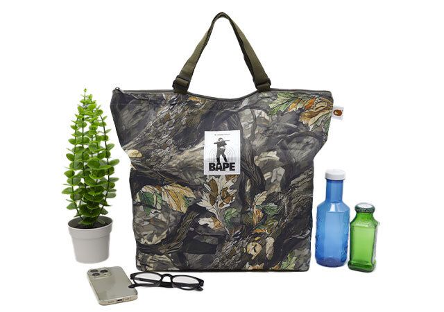A BATHING APE（R）［ア ベイシング エイプ（R）］の「TREE EDGE CAMO ビッグトートバッグ」