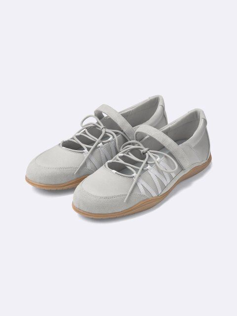 GUのレースアップバレエスニーカー