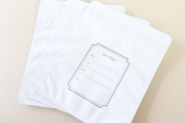 ダイソーの便利な粘土保存用袋（18.8cm×15.4cm）