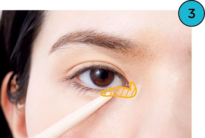 【3】目頭にベージュの粘膜ライン