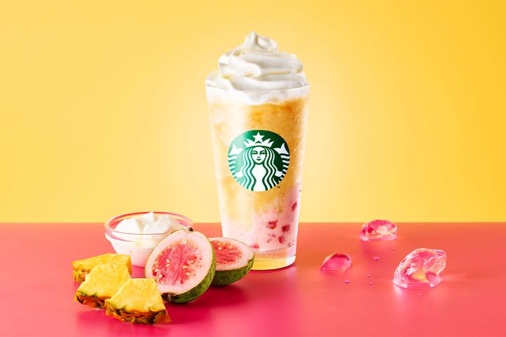 ゴールデン パイン & グアバ ヨーグルト※Tallサイズのみ／持ち帰り：￥756 、店内利用：￥770（税込み）