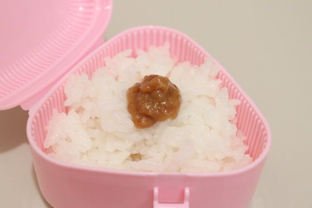 星のカービィふっくらおにぎりケースフェイス ご飯を詰める