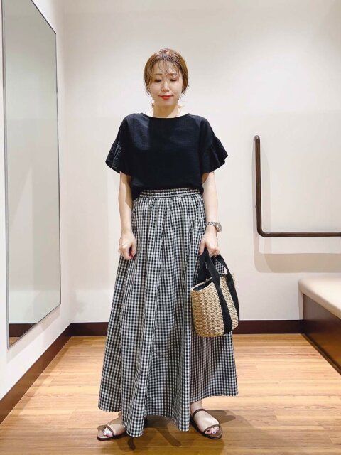 黒ブラウスコーデ5