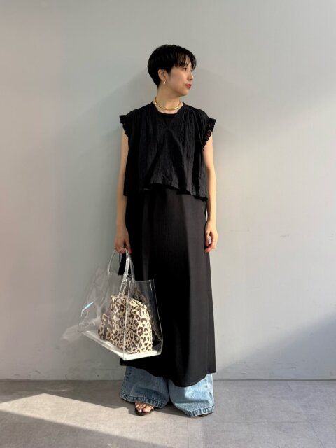 黒ブラウスコーデ4