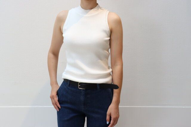 ユニクロのスリムフレアトラウザージーンズ6