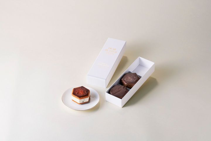 「幸せの焦がしバターサンド（3個入）」¥2,470。こちらは気軽なギフトや自分のご褒美用に。