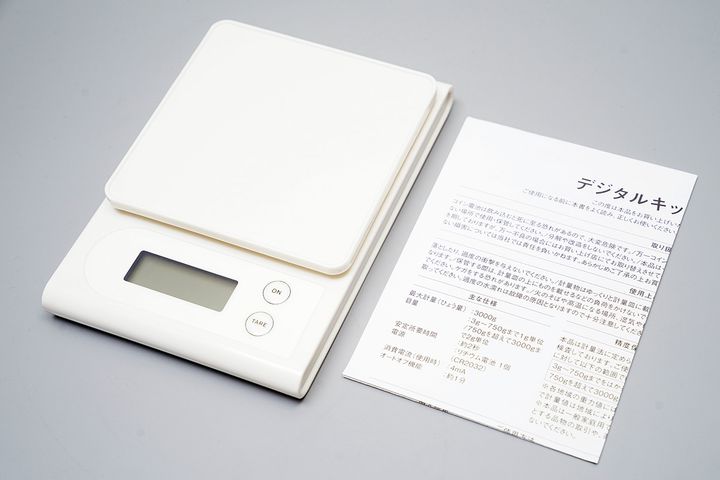 同梱されているのは、本体のほかは取扱説明書のみ。テスト用の電池もなくCR2032リチウム電池も別売です。