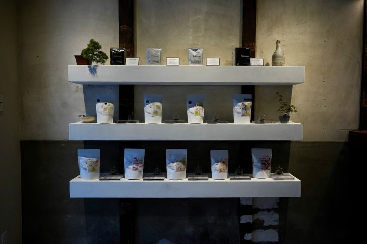 コーヒーに関しても多様性を重視して、生産地やプロセス、焙煎度合いの異なるさまざまな豆を扱う。