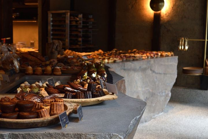 地元の食材を使った京都限定のパンを含む約120種類をラインアップ。