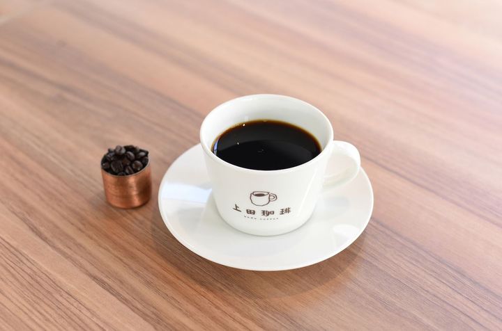 オリジナルの「上田珈琲ブレンド」は深煎りの”赤”と中浅煎りの”黄色”の2種類（写真は赤）。