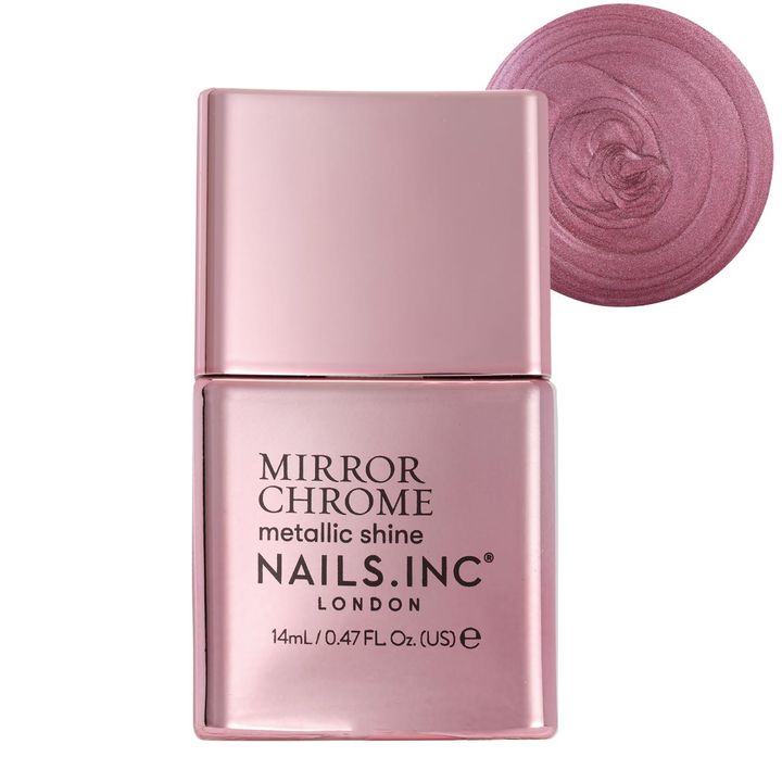 画像: 存在感を放つルージュピンク。ネイルズ インク ミラー クローム ネイルポリッシュ ユーアー ビーイング クロマティック ¥3,080（数量限定発売）／ネイルズインク 出典：nailsinc.jp