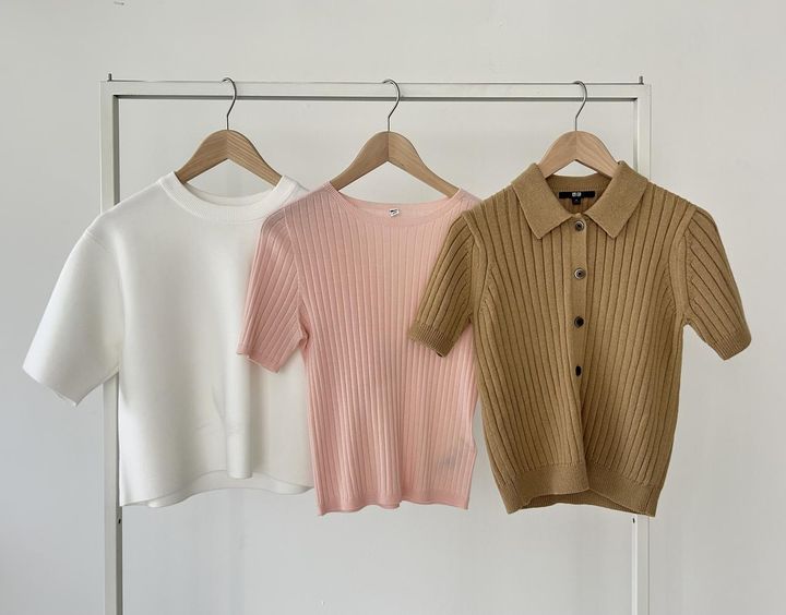 画像: 左から：【ユニクロ】ウォッシャブルミラノリブセーター半袖¥2,990、3Dメリノリブクルーネックセーター5分袖¥2,990、リブポロカーディガン半袖（7月中旬発売予定）¥2,990 www.uniqlo.com