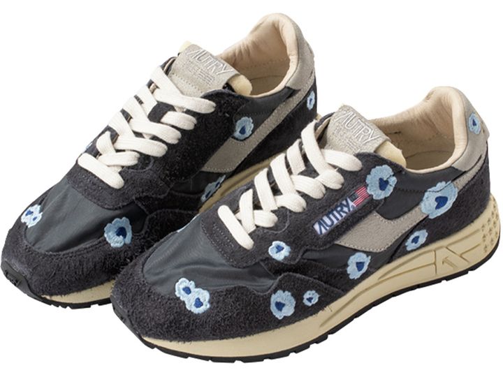 AUTRYのフラワー刺繡スニーカー