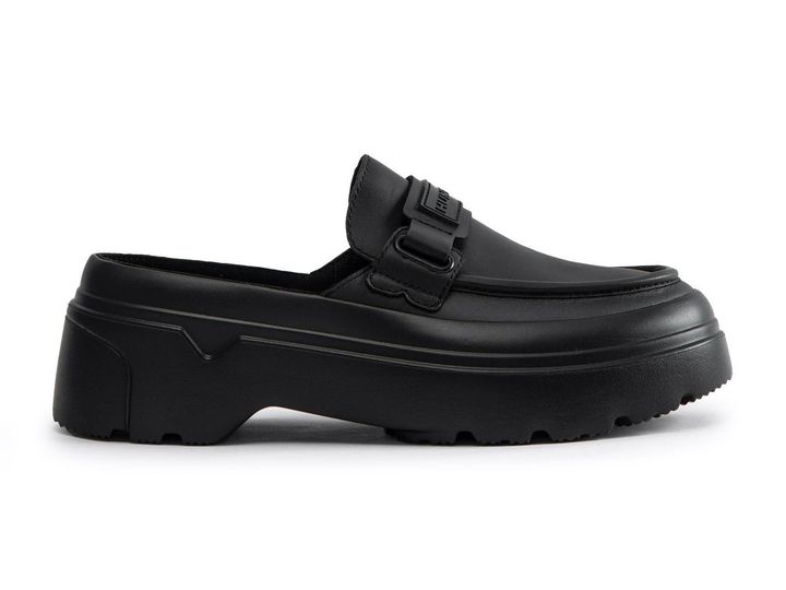 画像: 「WOMEN REFINED EXPLORER FLATFORM LOAFER MULE」￥27,500 出典：ハンター