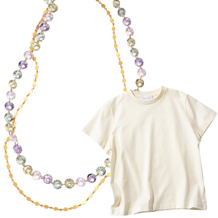 着用した白Tシャツとネックレス