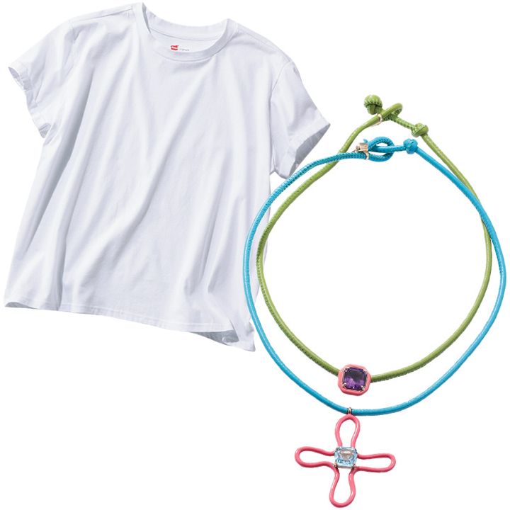 着用した白Tシャツとネックレス