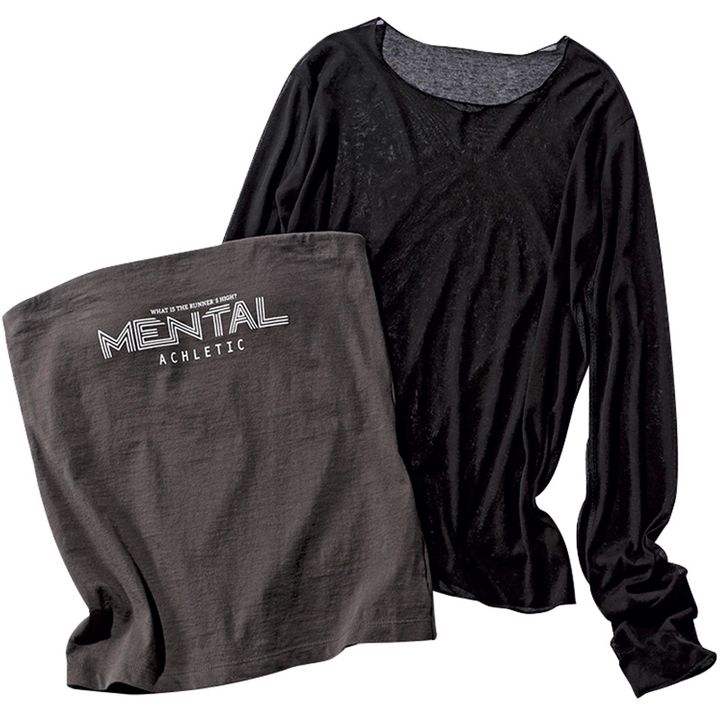 黒ロンTとロゴ入りチューブトップ