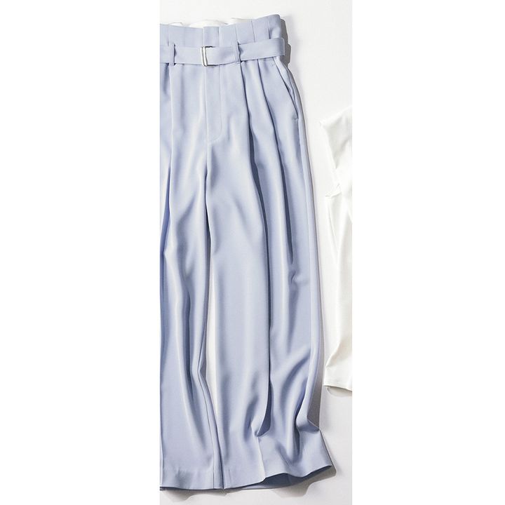 ミラオーウェンの水色のパンツ