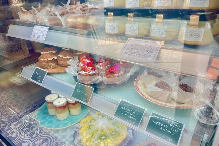 伊豆の森の奥深くでアジアンランチ＆ティータイムを♪ フランスの田舎町に迷い込んだような隠れ家カフェ「秘密のぬけあな」