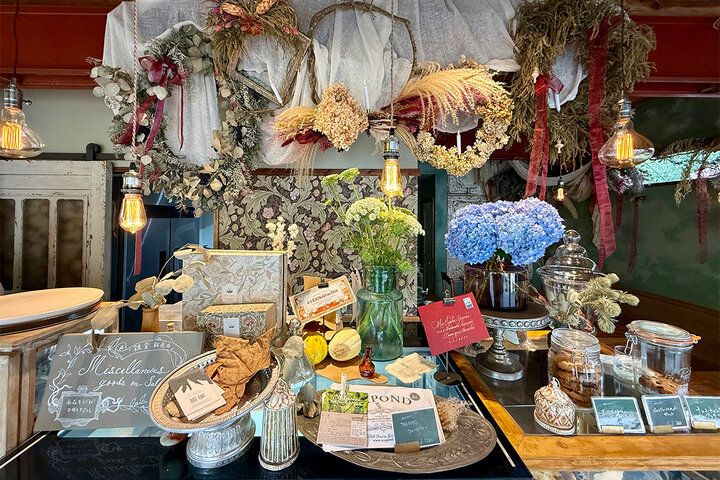 伊豆の森の奥深くでアジアンランチ＆ティータイムを♪ フランスの田舎町に迷い込んだような隠れ家カフェ「秘密のぬけあな」